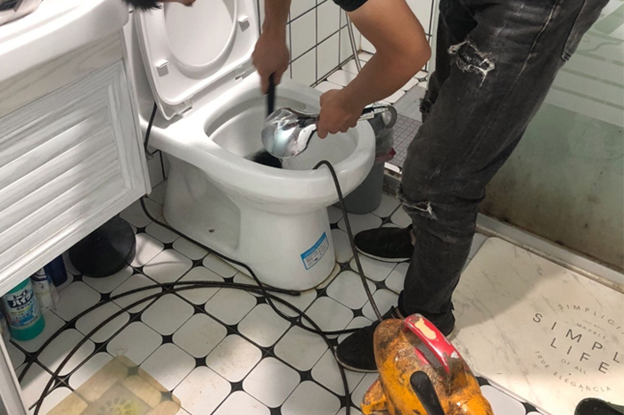 临沧马桶堵塞自己疏通还是找师傅？专业上门服务让你省时更省心